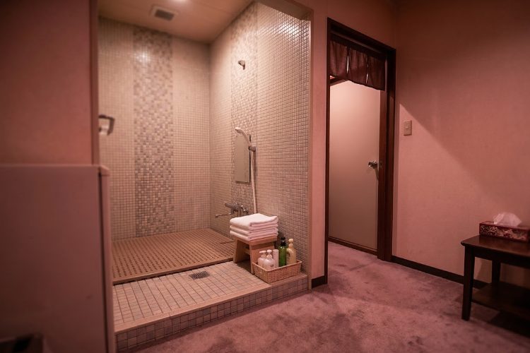 【初心者必読】ソープランドの基本的な「流れ」と「遊び方」を徹底解説